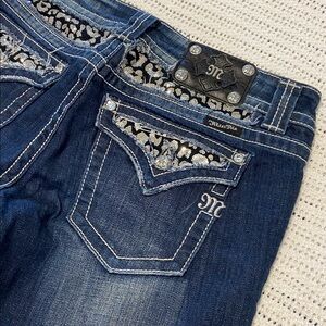 Miss Me Easy Capri JESOO2EP34 Mid Rise Darkwash Embellished Size 30
